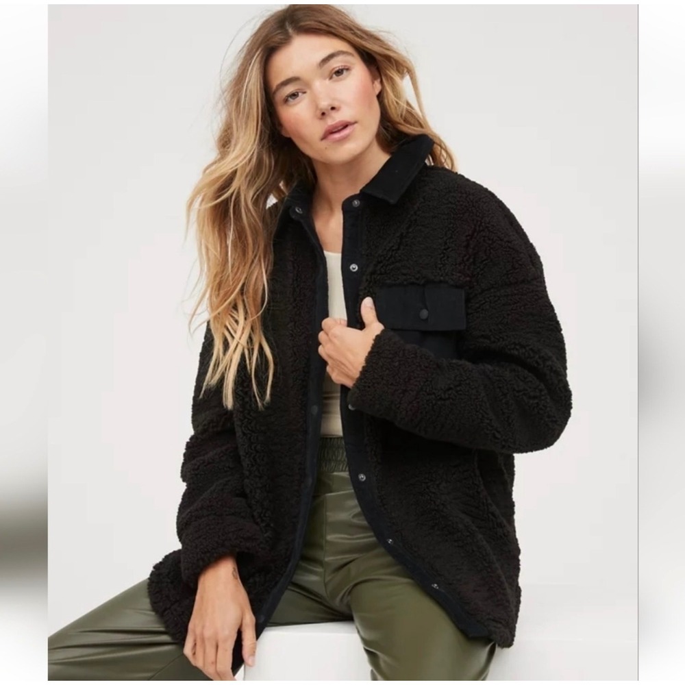 OFFLINE By Aerie Sherpa Corduroy Snap Front‎ Shacket Black Sz S Outdoor Gorpcore